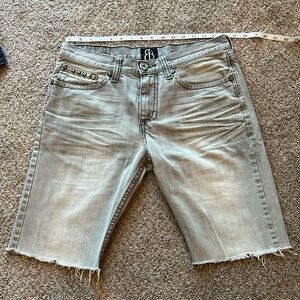 Bullhead light grey cut off shorts